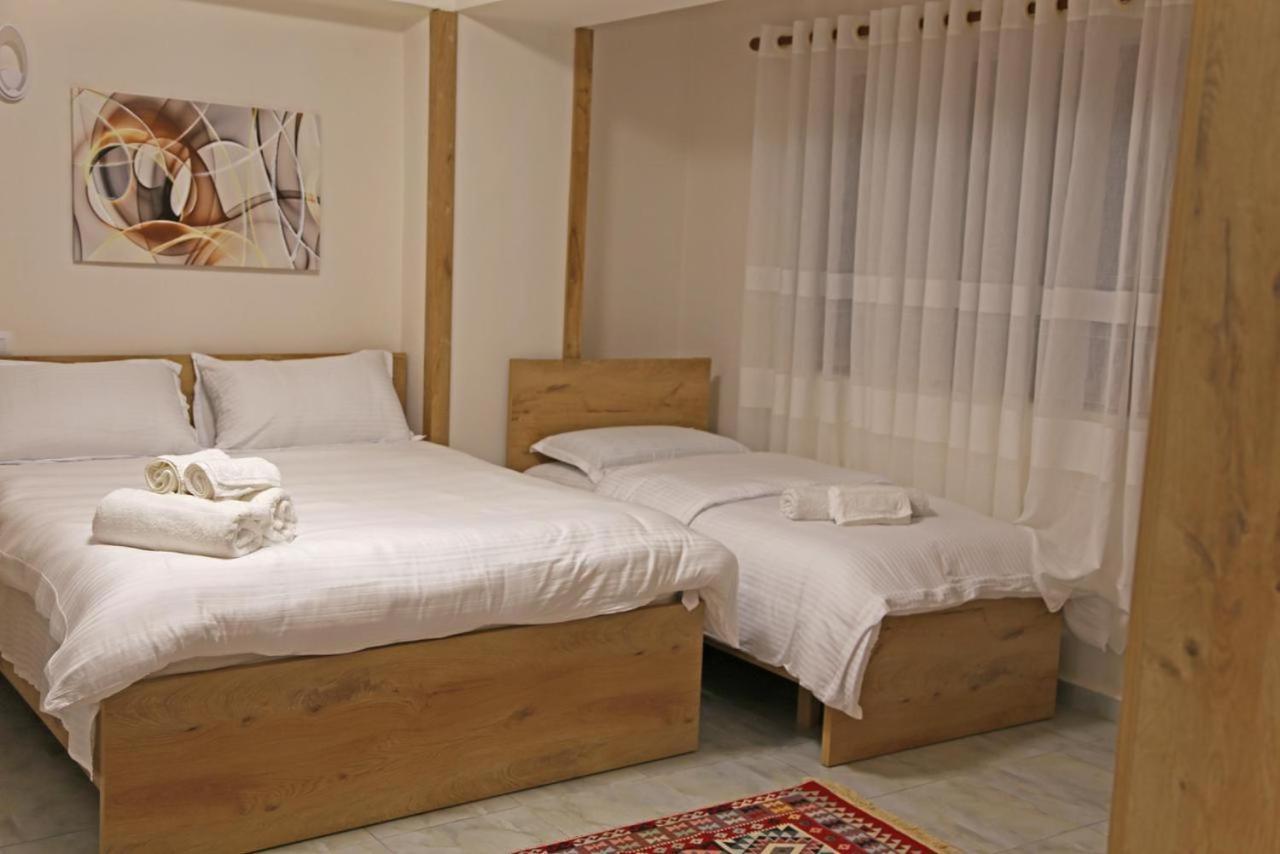 Modern Marvel Apartment Крує Екстер'єр фото