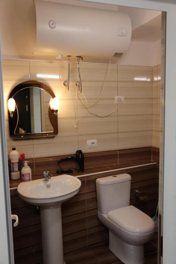 Modern Marvel Apartment Крує Екстер'єр фото