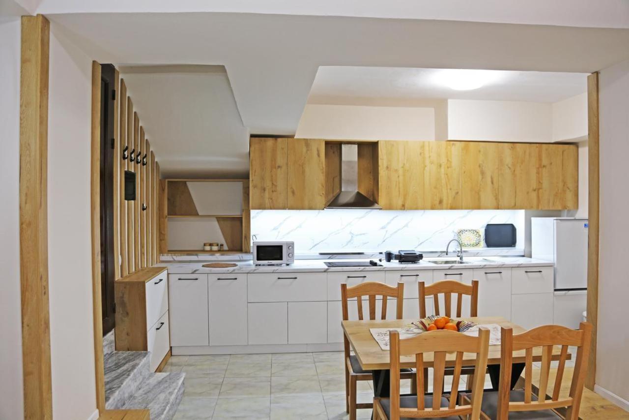 Modern Marvel Apartment Крує Екстер'єр фото