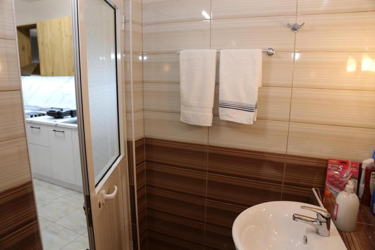 Modern Marvel Apartment Крує Екстер'єр фото